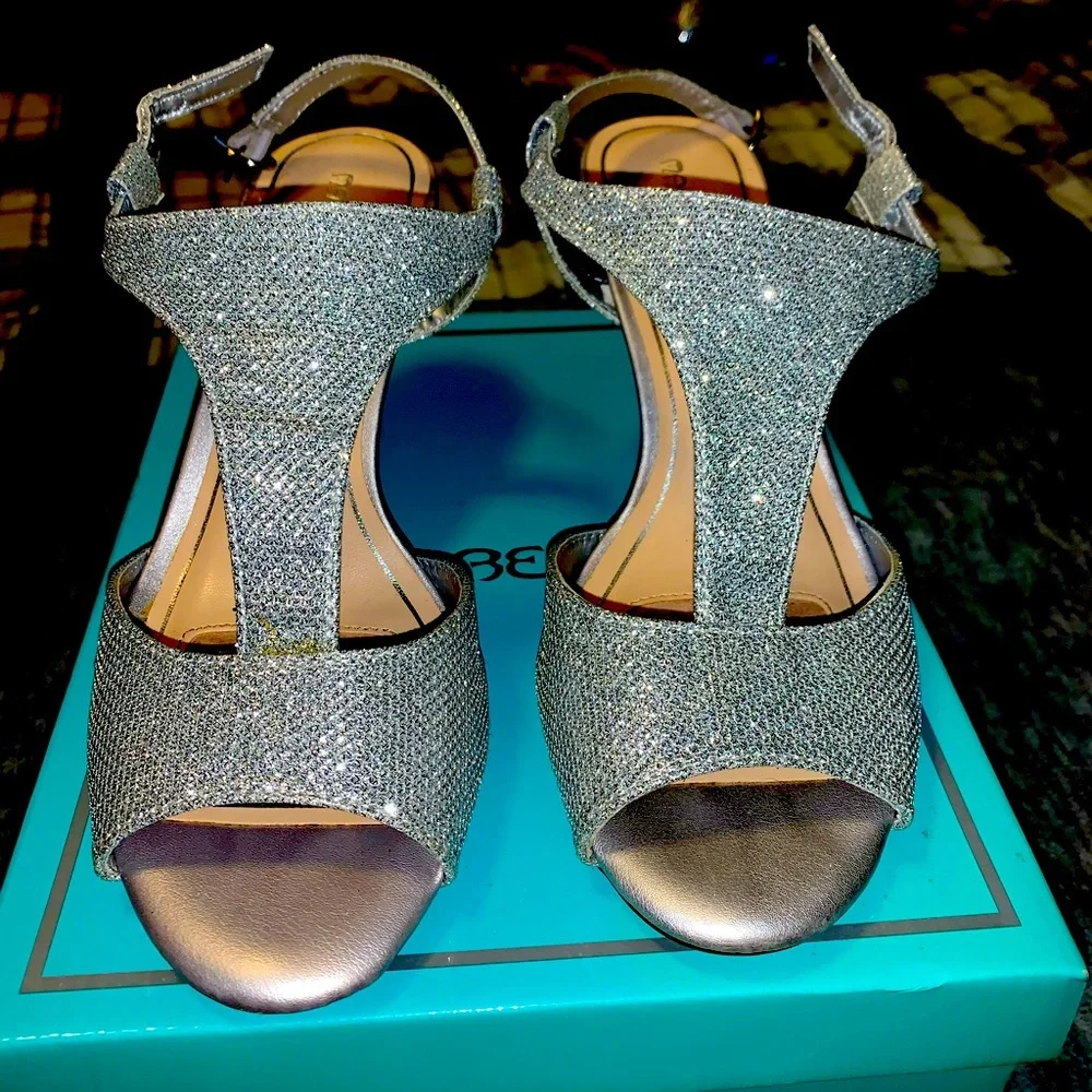 Heels size 7 1/2 - Picture 1 of 2